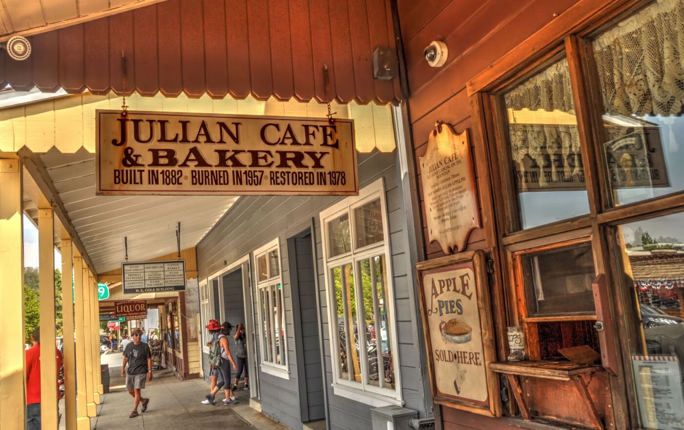 bakery shop with apple pie in Julian California